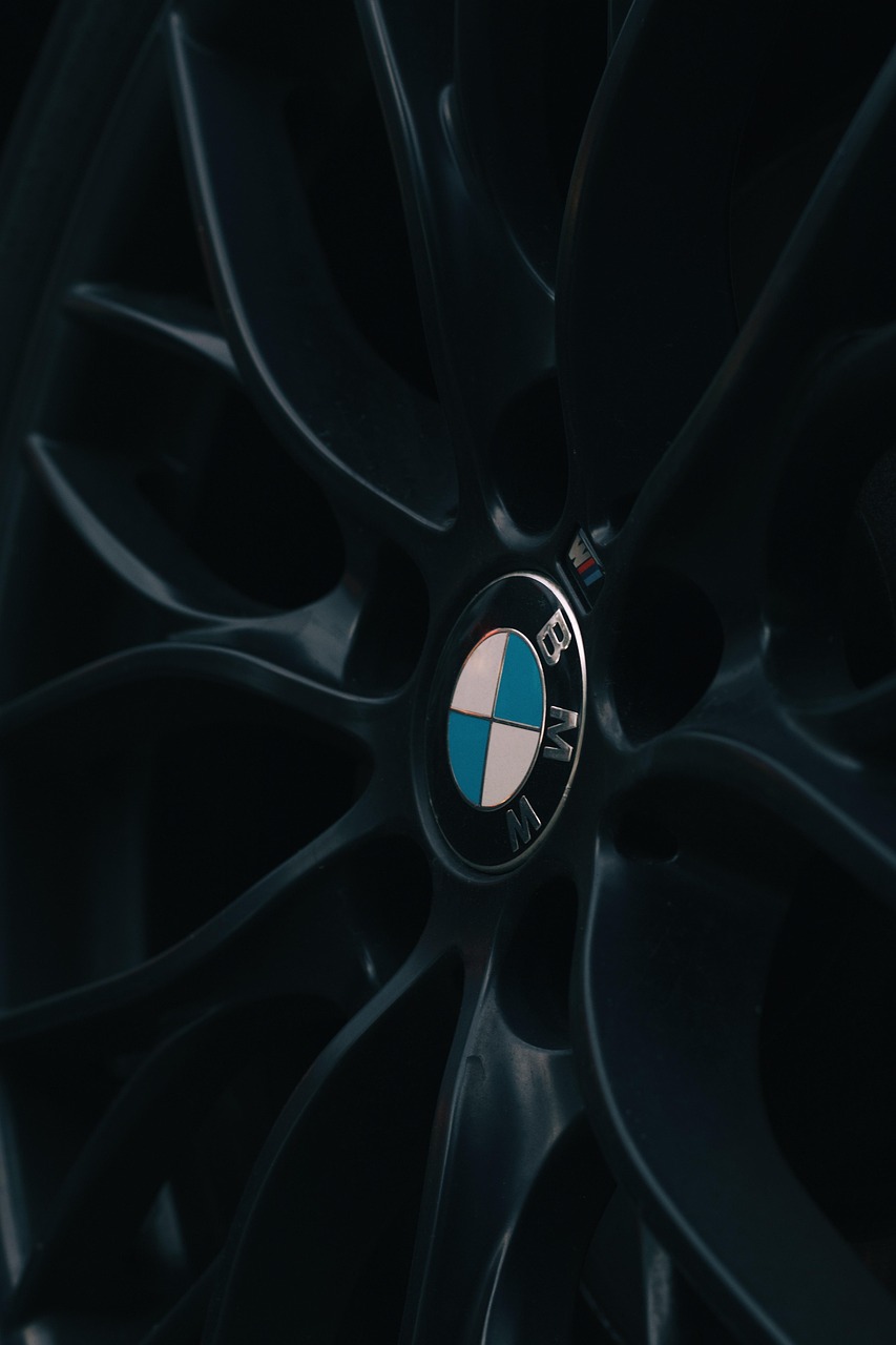 bmw, rim, mature, automobile, antique car, car tire, wheel, vehicle, classic, road, ride, rubber, traffic, mercedes, accident, rims, bmw, bmw, bmw, bmw, bmw